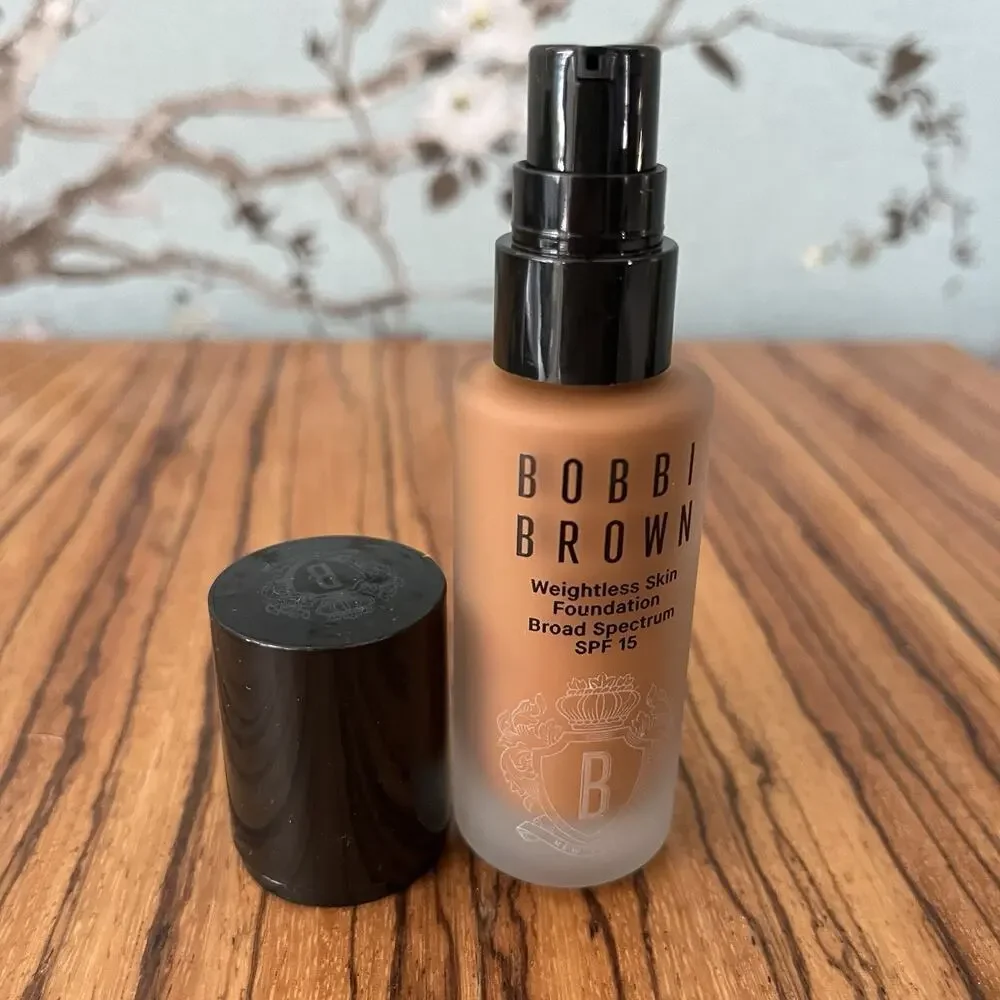 Bobbi Brown Weightless Skin Foundation SPF 15 N-090 Neutral Walnut